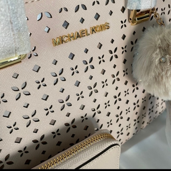 Michael Kors Selma Satchel - Picture 7 of 9